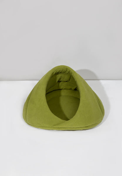 Polar Fleece Semi-Enclosed Pet Bed [Charcoal Bagel & Matcha Scone]