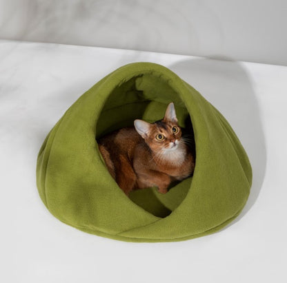 Polar Fleece Semi-Enclosed Pet Bed [Charcoal Bagel & Matcha Scone]