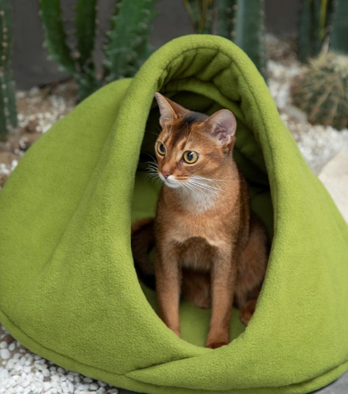 Polar Fleece Semi-Enclosed Pet Bed [Charcoal Bagel & Matcha Scone]