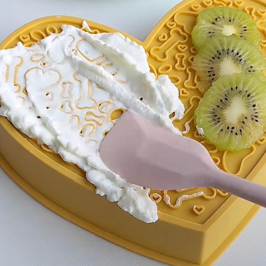 Heart-Shaped Slow Feeder [Yellow]